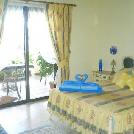 Sleeps 6 Pool Wifi Tahiche
