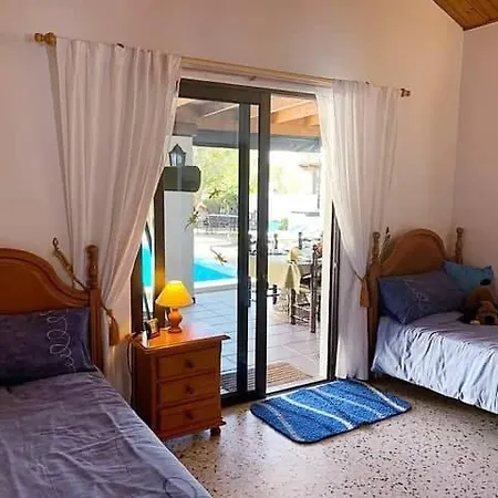 Sleeps 6 Pool Wifi Tahiche