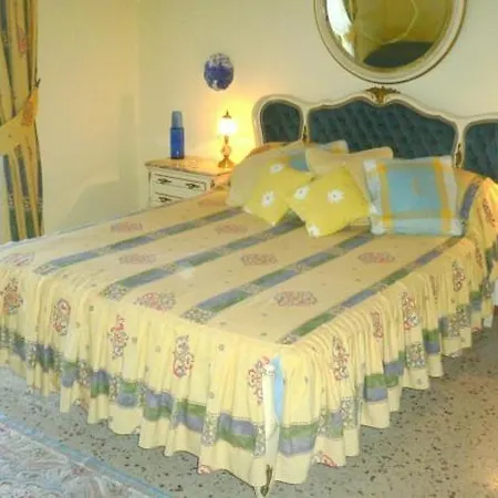Villa Sleeps 6 Pool Wifi