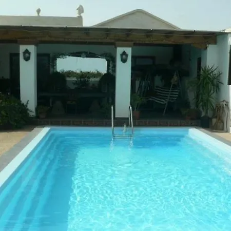 Sleeps 6 Pool Wifi * Tahiche