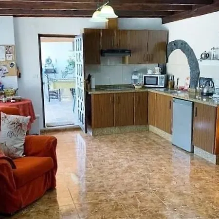 Sleeps 6 Pool Wifi Tahiche