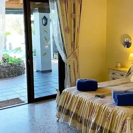 Sleeps 6 Pool Wifi Villa *